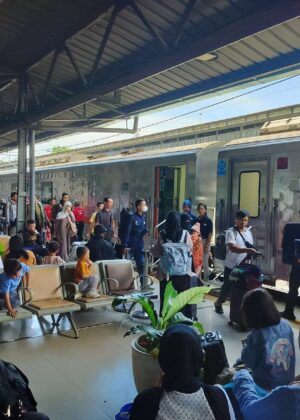 Lonjakan Penumpang KAI Warnai Awal Libur Panjang, Okupansi Tembus 105 Persen