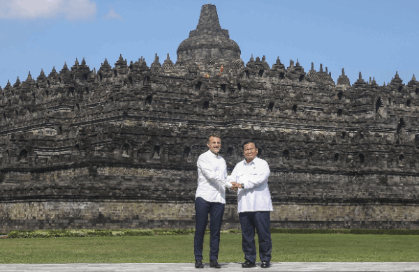 Prabowo Jadi Sopir Macron dan Berkeliling Borobudur