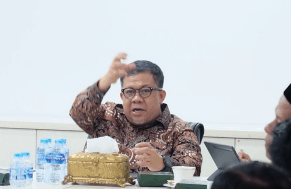 Fahri Hamzah Minta Maaf Setelah Video Naik Ojol Tanpa Helm Viral
