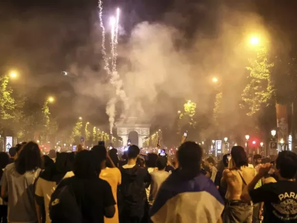 Perayaan Juara PSG Berujung Kerusuhan: 2 Orang Meninggal, 559 Ditangkap