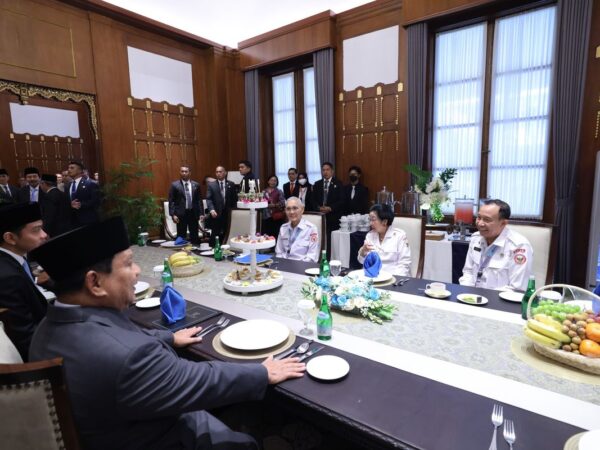 Bisik-Bisik Prabowo ke Megawati, Ada Sinyal Pertemuan Politik Besar?