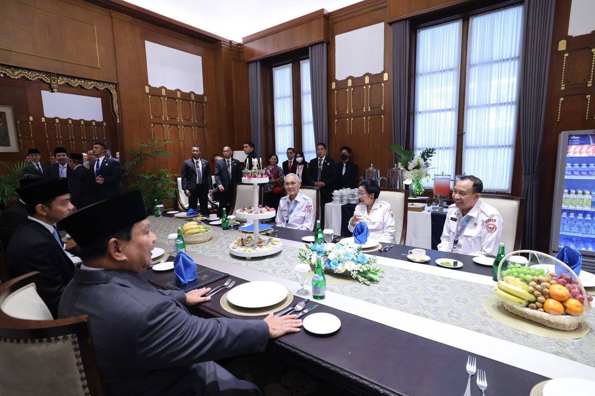 "Bisik-Bisik Prabowo ke Megawati, Ada Sinyal Pertemuan Politik Besar?"