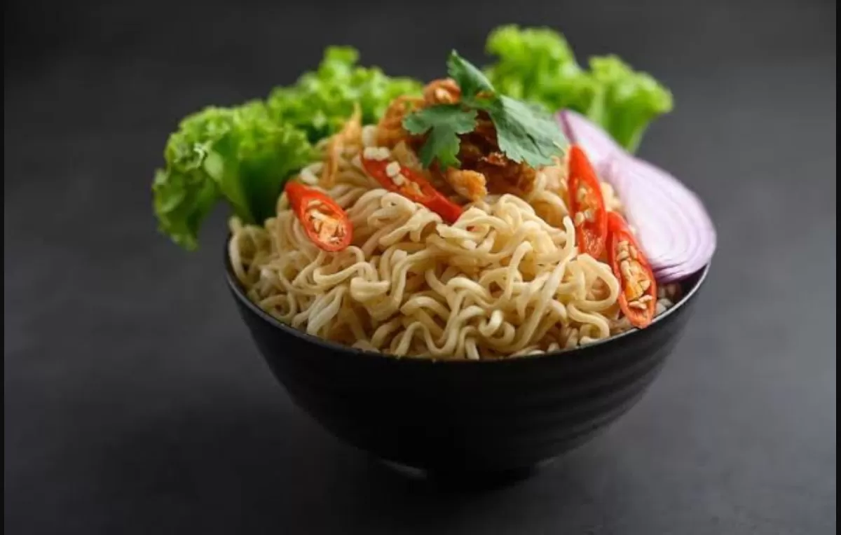 Waspadai! Kombinasi Mie Instan dengan Tiga Makanan Ini Bisa Picu Masalah Kesehatan Serius