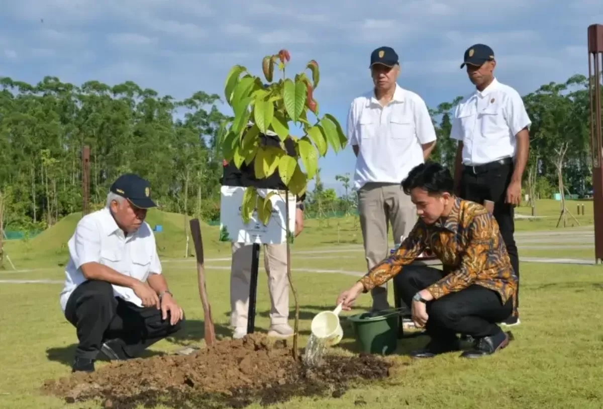 Wapres Gibran Tanam Pohon Ulin, Simbol Ketangguhan Nusantara di IKN