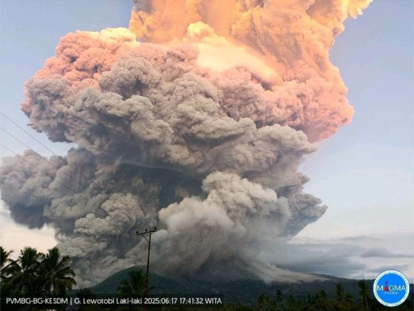 Gunung Lewotobi Laki-laki Mengalami Lima Kali Erupsi