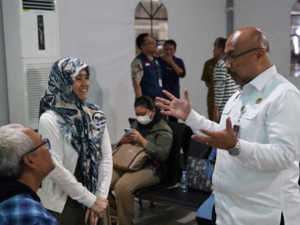 Gelombang Pertama WNI dari Iran Tiba di Bandara Soekarno-Hatta, Pemerintah Sambut Langsung