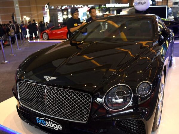 Mengapa Mobil Para Pejabat Banyak yang Berwarna Hitam? Ini Alasannya