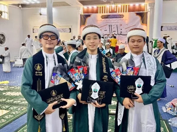 Tiga Putra Balikpapan Ukir Prestasi: Wisuda di Universitas Al-Ahgaff Yaman dengan Gelar Hafiz