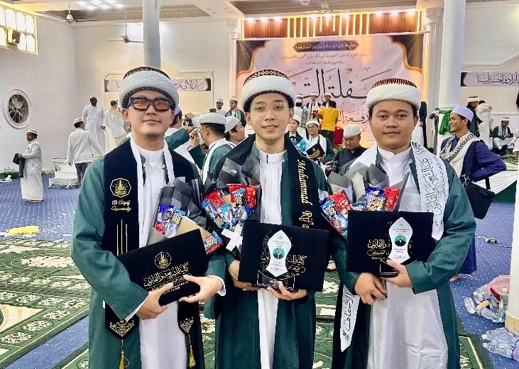 Tiga Putra Balikpapan Ukir Prestasi: Wisuda di Universitas Al-Ahgaff Yaman dengan Gelar Hafiz