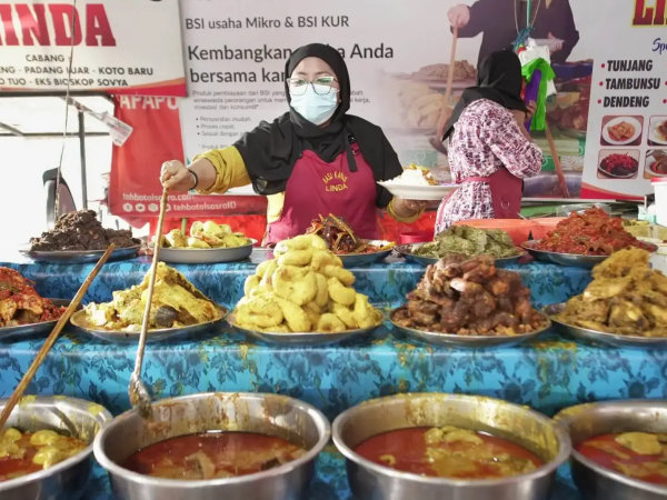 Menelusuri Rasa: 6 Hidangan Khas Bukittinggi yang Layak Dicoba