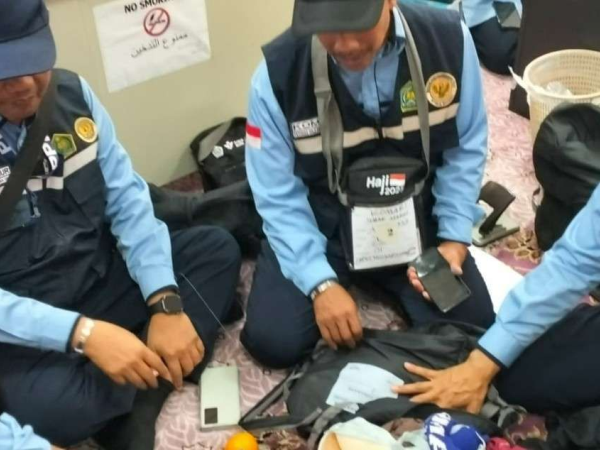 Cegah Overload, Petugas Haji Lakukan Pemeriksaan Ketat Barang Jemaah di Bandara Jeddah