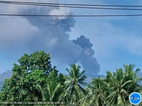 Gunung Dukono Erupsi, Abu Vulkanik Membumbung Hingga 1 Km