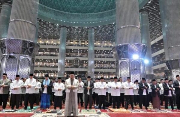 Presiden Prabowo Tunaikan Shalat Iduladha di Masjid Istiqlal, Serahkan 985 Sapi Kurban ke Seluruh Indonesia
