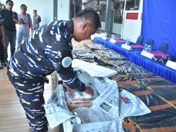 TNI AL Gagalkan Penyelundupan Hampir 200 Ribu Benih Lobster di Merak