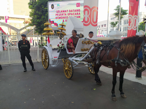 Sentuhan Tradisional: Kereta Kuda Meriahkan Peringatan HUT RI ke-80 di Monas