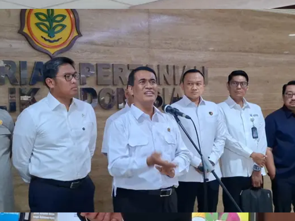 Rugikan Petani hingga Ratusan Miliar, Mentan Amran Bekukan Izin Ribuan Kios Pupuk Subsidi