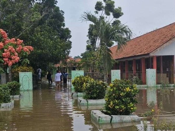 Puluhan Desa di Cirebon Masih Terendam Banjir